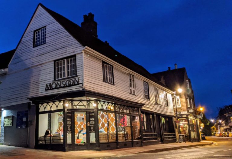 monsoon dining rooms 768x525